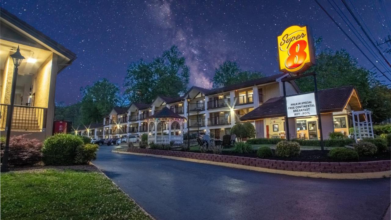 Super 8 By Wyndham Downtown Gatlinburg At Convention Center Hotel Exterior foto