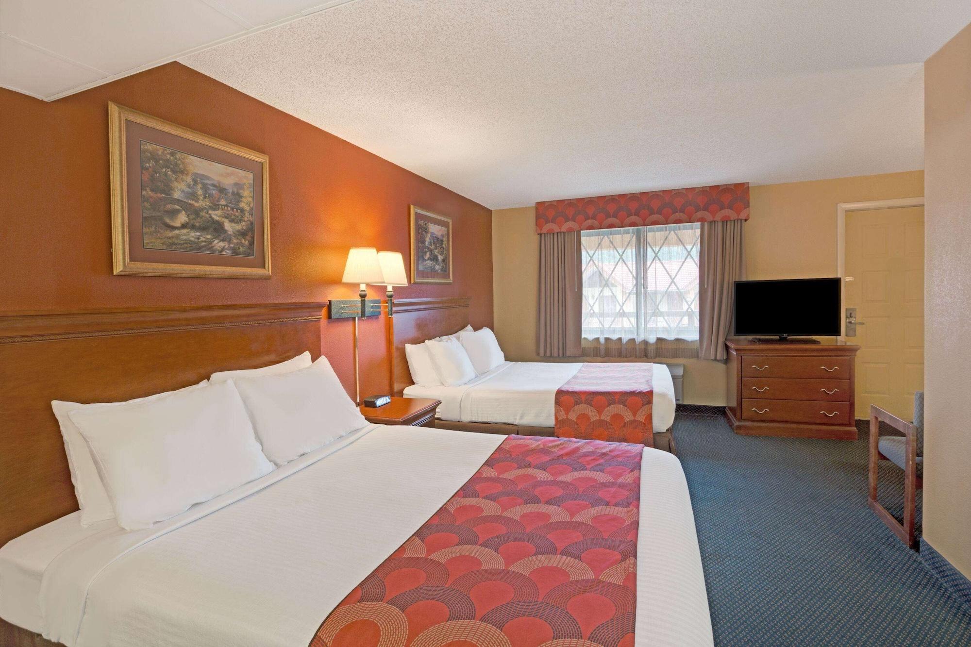 Super 8 By Wyndham Downtown Gatlinburg At Convention Center Hotel Exterior foto