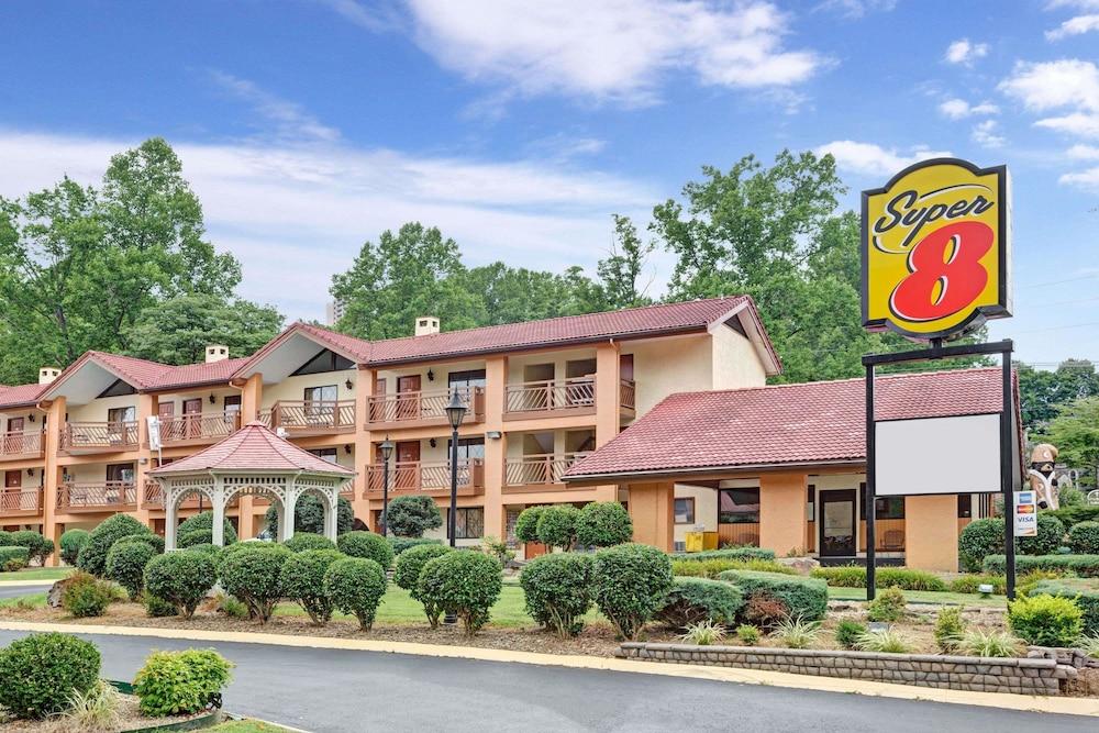Super 8 By Wyndham Downtown Gatlinburg At Convention Center Hotel Exterior foto
