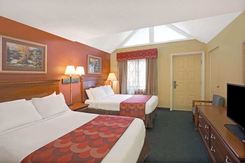 Super 8 By Wyndham Downtown Gatlinburg At Convention Center Hotel Exterior foto