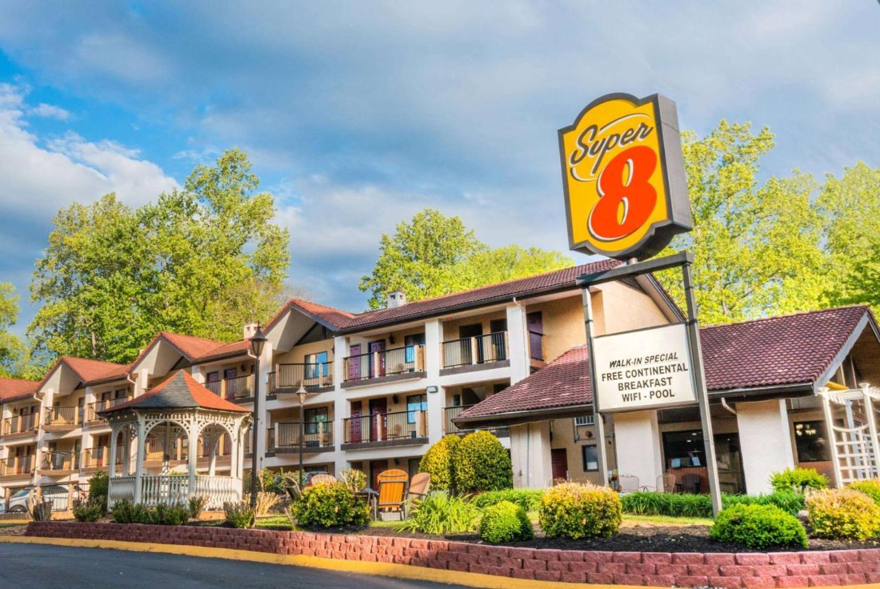 Super 8 By Wyndham Downtown Gatlinburg At Convention Center Hotel Exterior foto