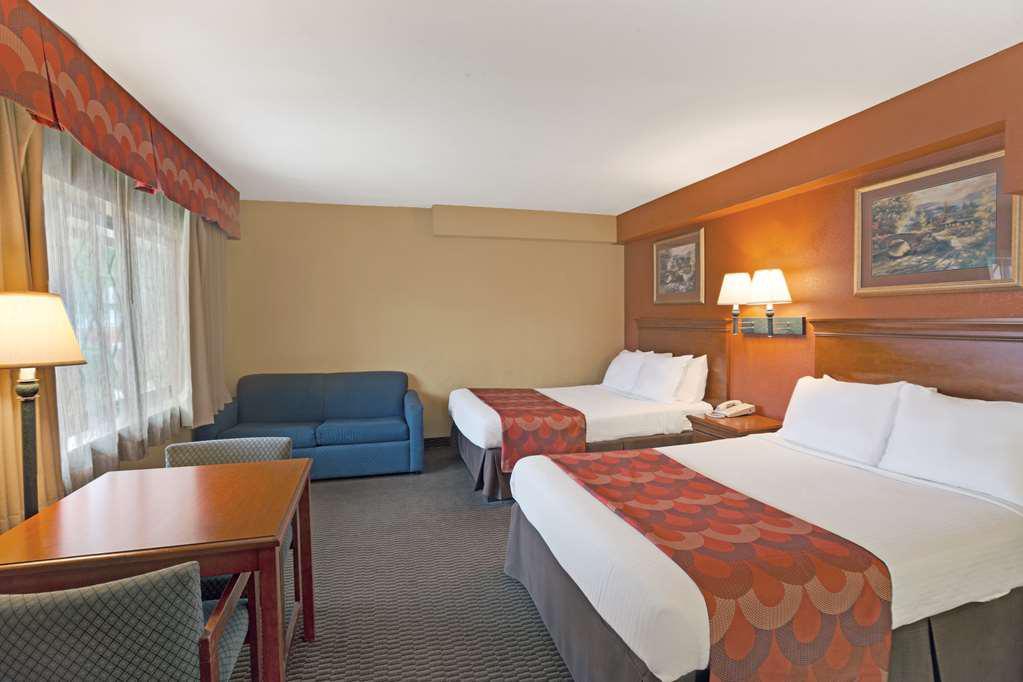 Super 8 By Wyndham Downtown Gatlinburg At Convention Center Hotel Exterior foto